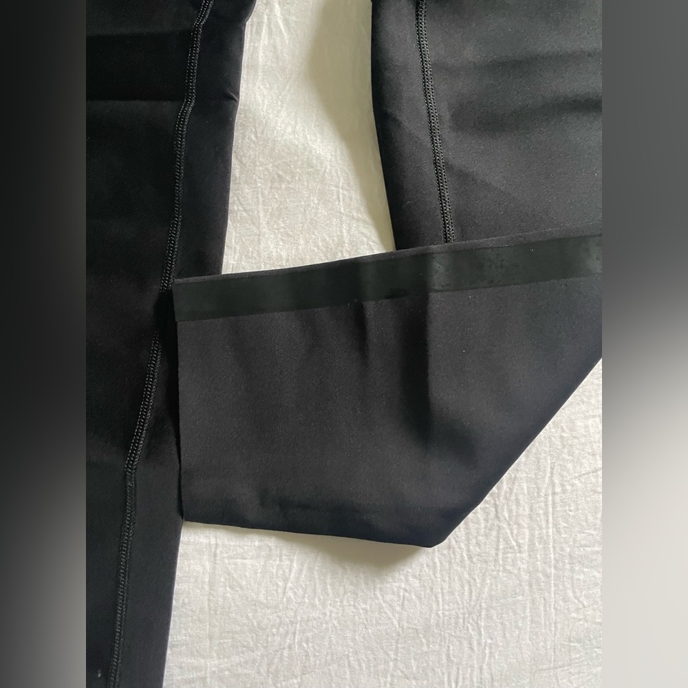 Black High-Waisted Ultracor Leggings - Picture 2 of 3